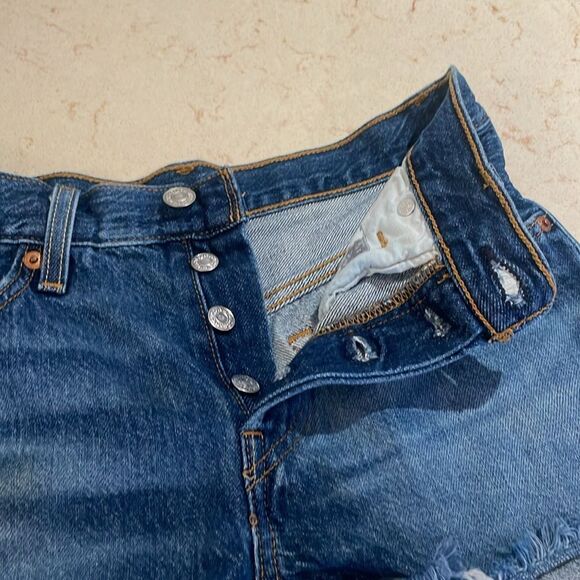 Levi’s short cutoff frayed denim shorts button fly SZ /4 - Picture 3 of 12